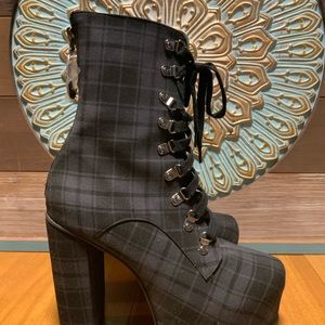 Kill star plaid platform boots size 10